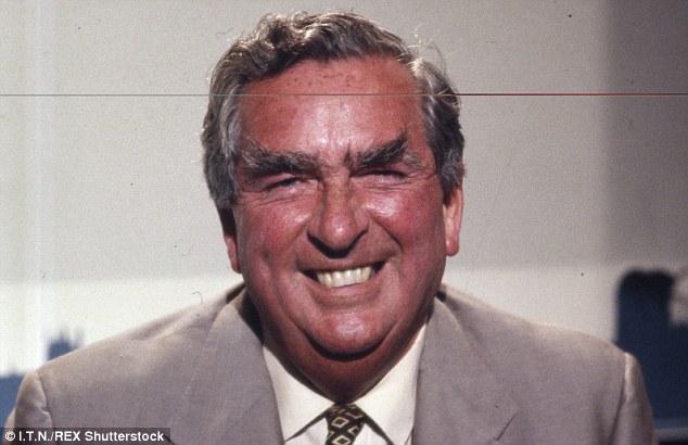 2D0B063700000578-3258726-image-m-74_1443886121189