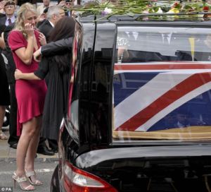 article-1292523-0A57AC00000005DC-368_634x575