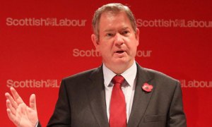 Tom-Harris-steps-down-ove-007