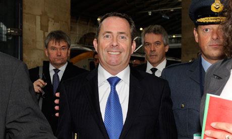 Liam-Fox-arrives-at-the-P-008