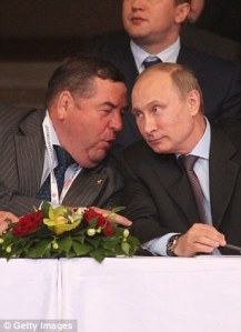 article-2702132-1FE25D1000000578-1_306x423