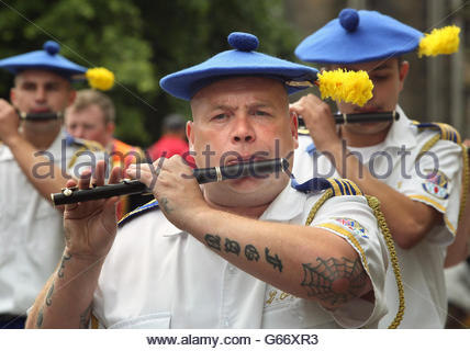 orange-order-bands-march-in-edinburgh-g66xr3