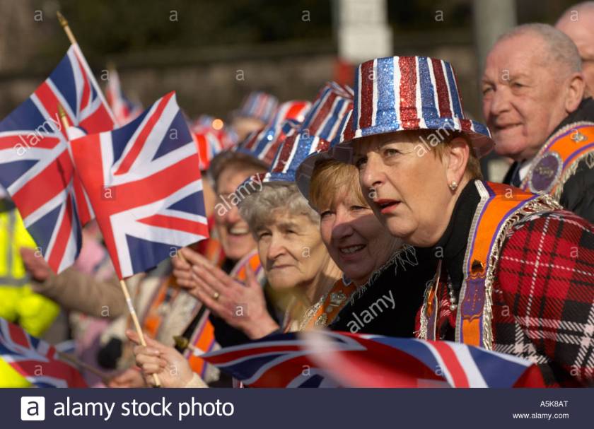 orangemen-and-women-with-union-jack-flags-watching-the-orange-order-A5K8AT